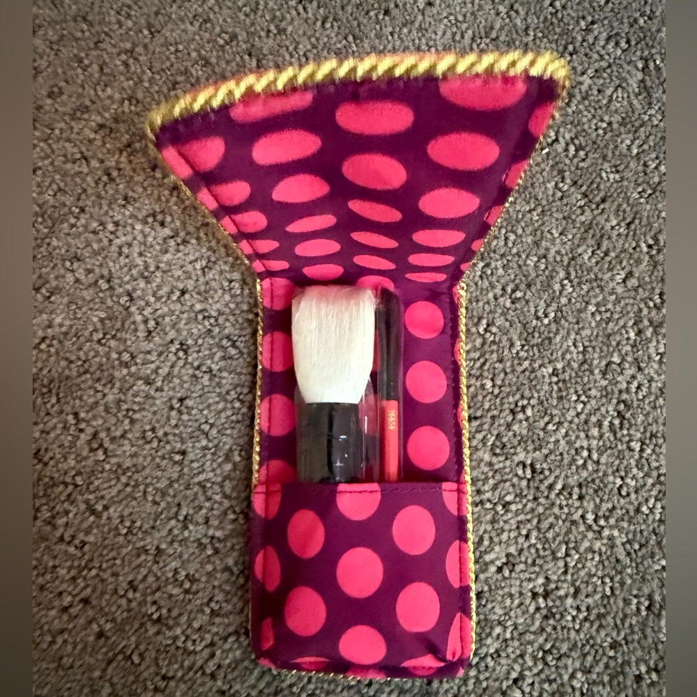 MAC Makeup Brushes - Picture 3 of 3